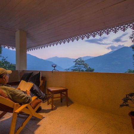 La Ipsing Farm By Stayvista - 3 Bhk Villa With Balcony, Mountain View, Indoor Games, And Pet Friendly Samdong ภายนอก รูปภาพ