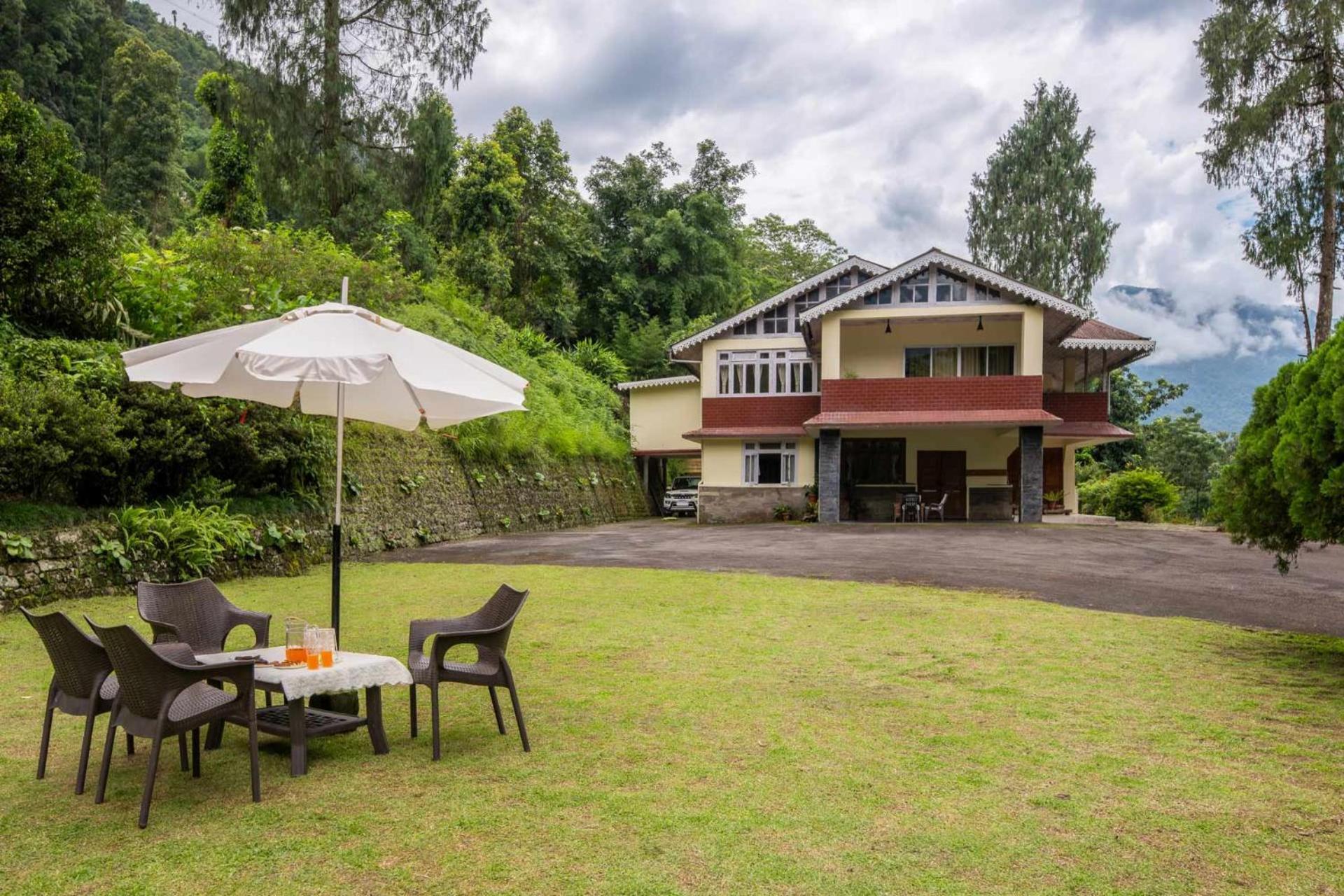 La Ipsing Farm By Stayvista - 3 Bhk Villa With Balcony, Mountain View, Indoor Games, And Pet Friendly Samdong ภายนอก รูปภาพ