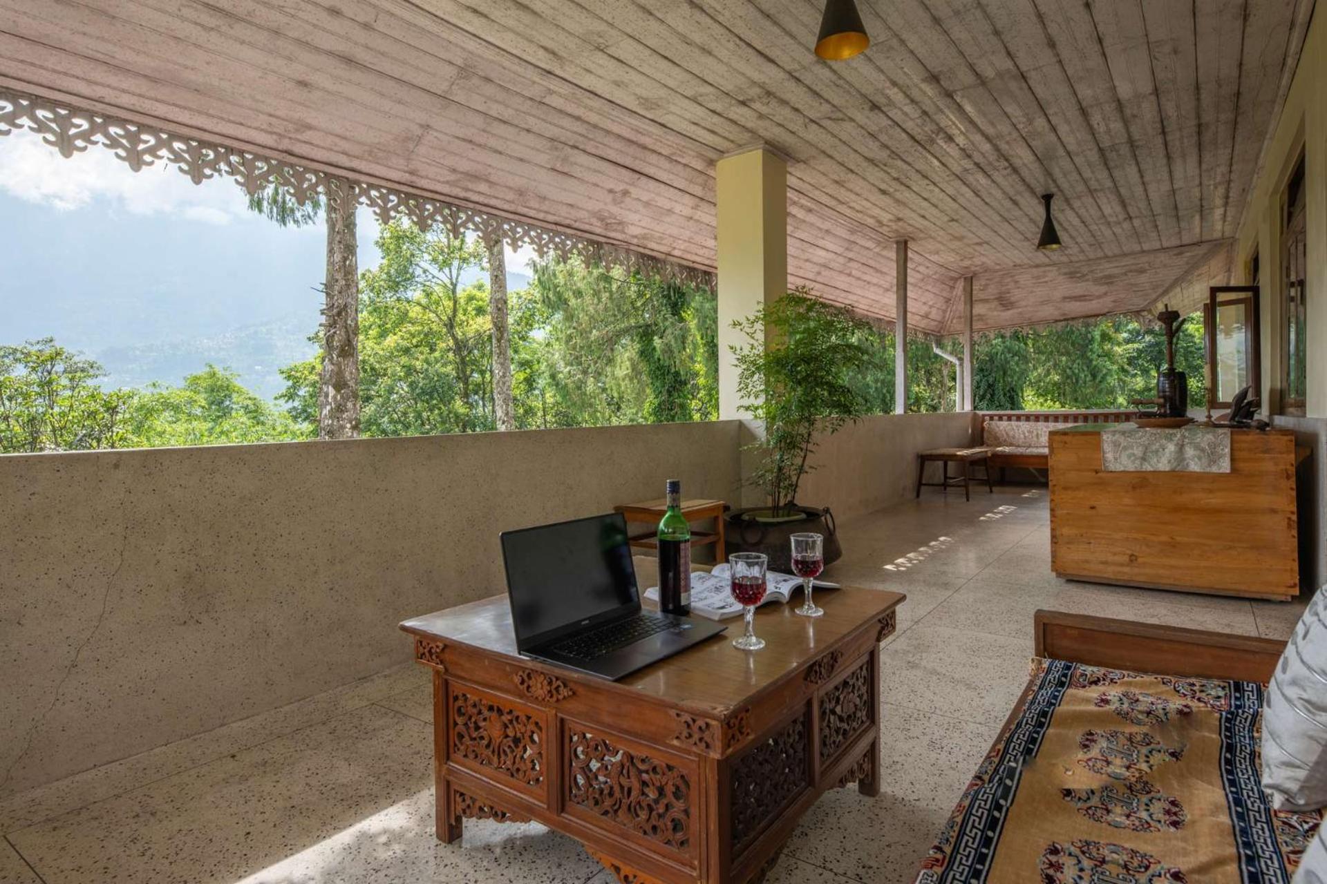 La Ipsing Farm By Stayvista - 3 Bhk Villa With Balcony, Mountain View, Indoor Games, And Pet Friendly Samdong ภายนอก รูปภาพ