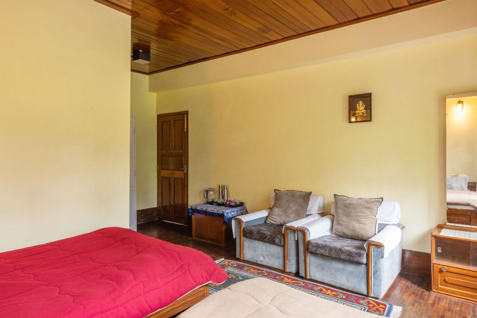 La Ipsing Farm By Stayvista - 3 Bhk Villa With Balcony, Mountain View, Indoor Games, And Pet Friendly Samdong ภายนอก รูปภาพ